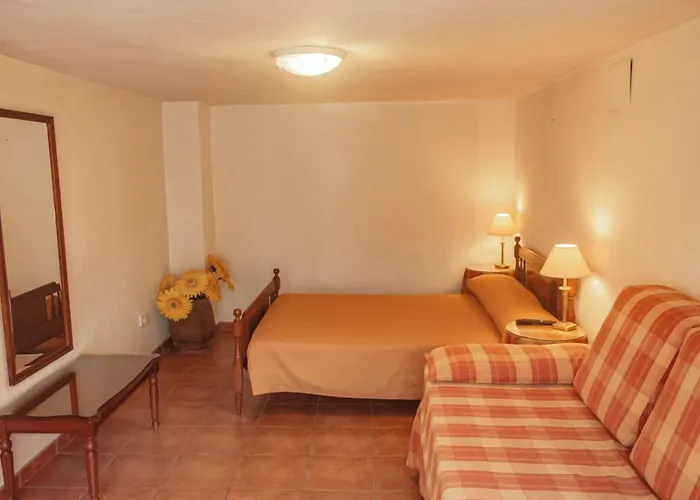 Hotel Tarbena فندق 2*