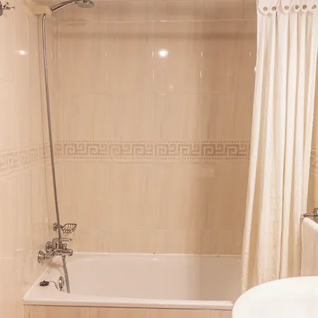 Hotel Tàrbena 2*